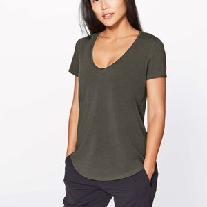 Lululemon Love Tee V (Size 6)